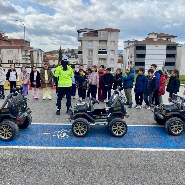Bilecik'te öğrencilere uygulamalı trafik eğitimi