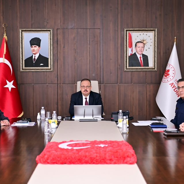 Okul güvenliği için Türkiye genelinde ortak adım
Aydın Valisi Canbolat güve...