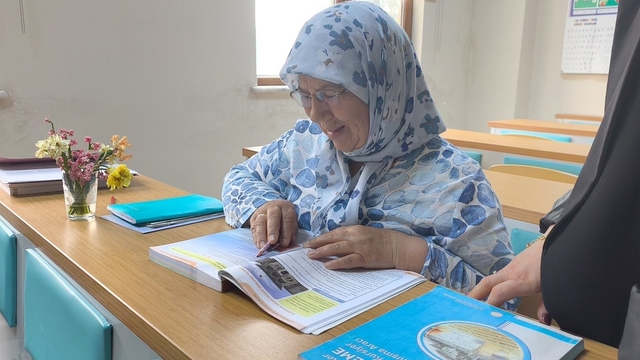 Okuma aşkı yarım kalmadı 66 yaşında okuryazar oldu
"Kur'an mealini kendim okuyacağım" diyerek başladı, başardı
