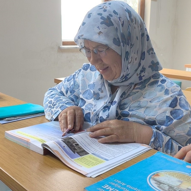 Okuma aşkı yarım kalmadı 66 yaşında okuryazar oldu
"Kur'an mealini kendim o...