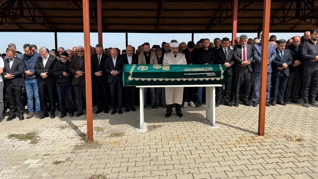 Okul saldırısında hayatını kaybeden Yusuf Tarık son yolculuğuna uğurlandı
Helallik alınırken gözyaşları sel oldu