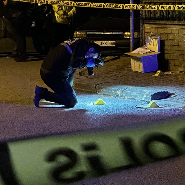 Eşinin KADES ihbarıyla eve gelen polislere ateş açtı
Sakarya'daki çatışmanı...