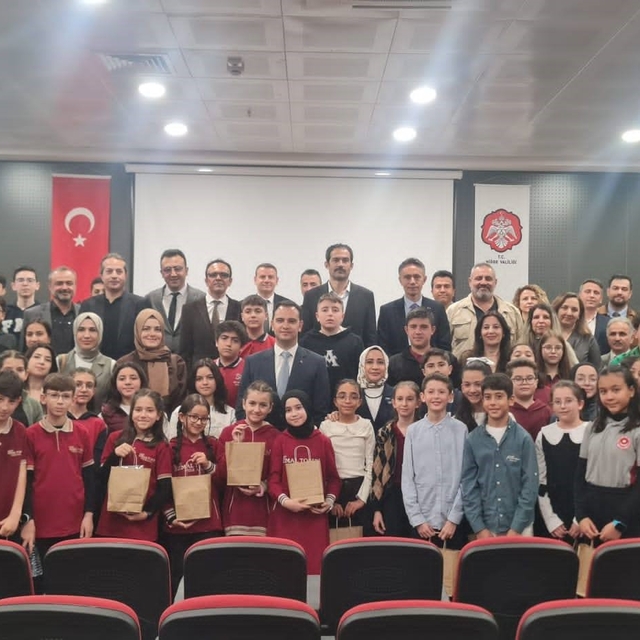 TÜBİTAK başarısı gösteren öğrencilere valilikten hediye