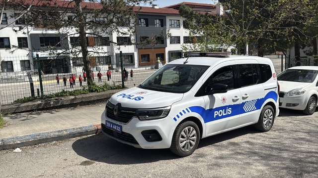Karabük'teki okullarda polislerin güvenlik seferberliği başladı