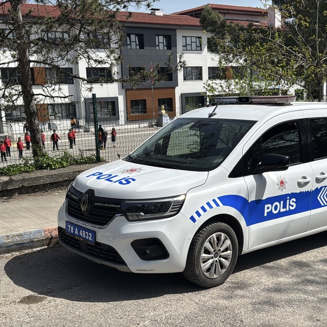 Karabük'teki okullarda polislerin güvenlik seferberliği başladı
