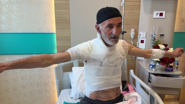 Güneş enerji sistemindeki arızayı tamir ederken üzerine dökülen sıcak su vücudunu yaktı