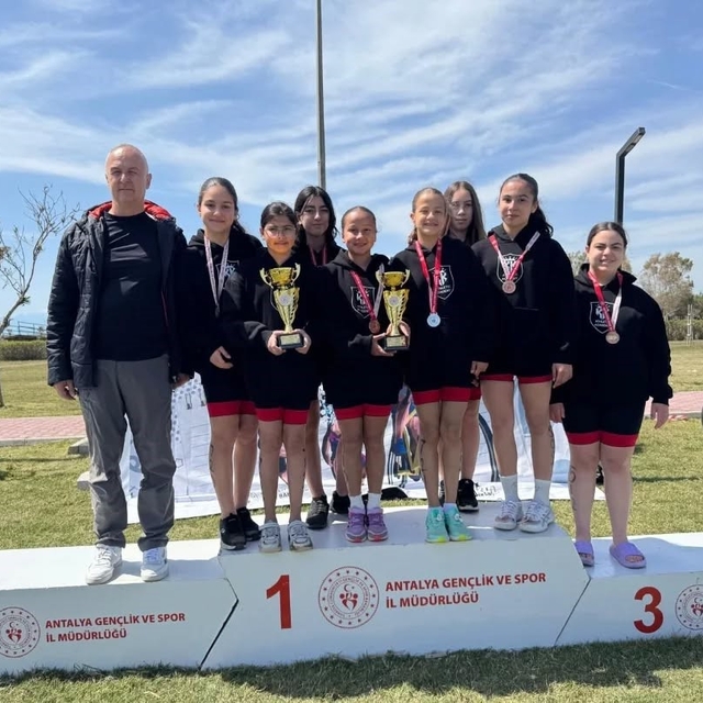 Nazillili öğrenciler Türkiye finallerinde kürsüye çıktı