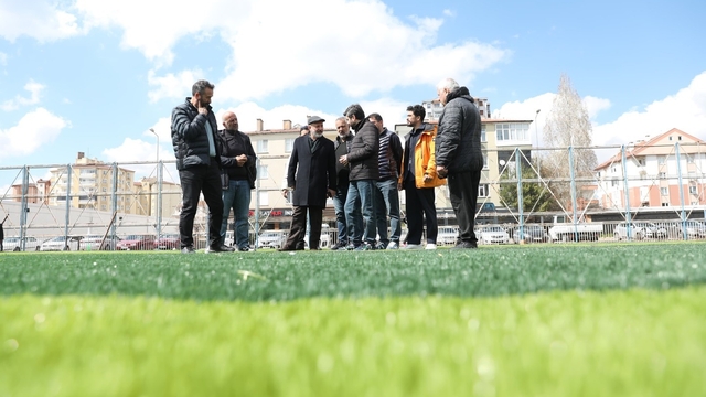 Başkan Çolakbayrakdar: "Her alanda gençlerimizin yanındayız, geleceğin sporcuları bu statta yetişecek
Kocasinan'da Vali Muammer Güler Stadı baştan sona yenileniyor