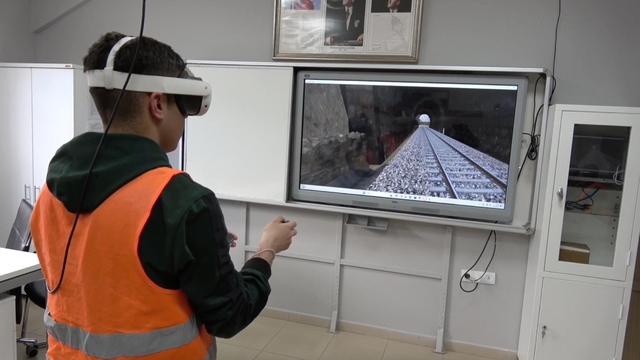 Erzincan'da öğrencilere simülasyon destekli raylı sistemler eğitimi