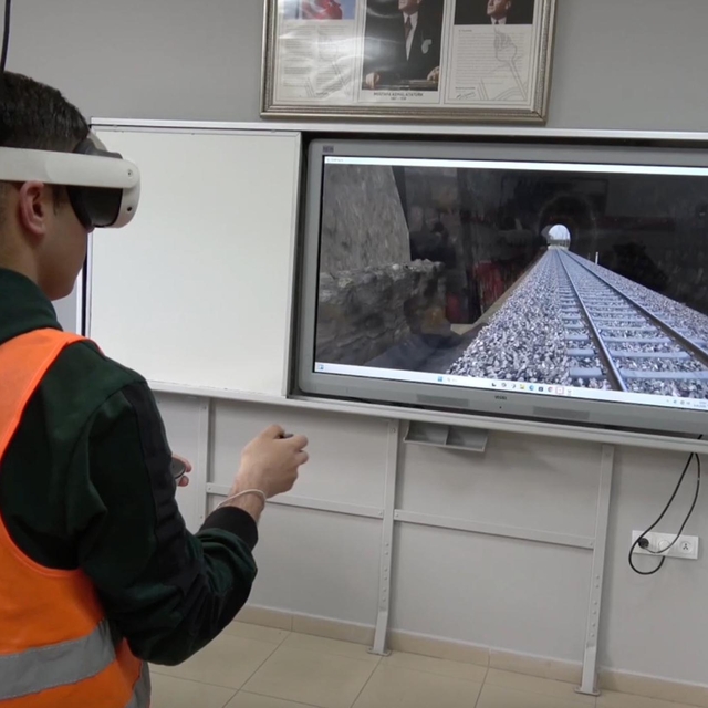 Erzincan'da öğrencilere simülasyon destekli raylı sistemler eğitimi