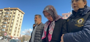 Eşini 25 bıçak darbesiyle öldüren kadına 'haksız tahrik' ve 'iyi hal' indir...