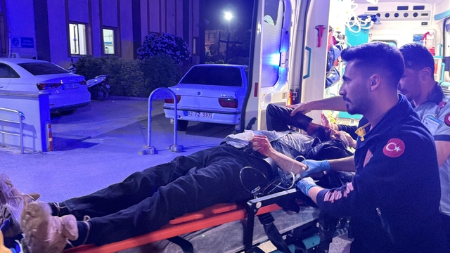 Motosiklet ile kamyonet çarpıştı: 1 ağır yaralı