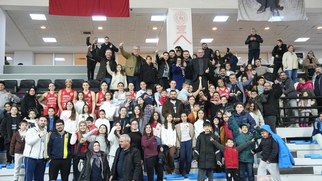 Potanın Kraliçeleri şampiyonluğa koşuyor