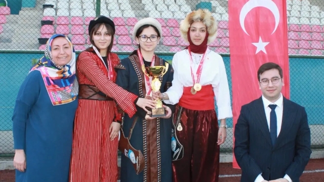 Sinop'ta öğrenciler okçulukta hünerlerini sergiledi