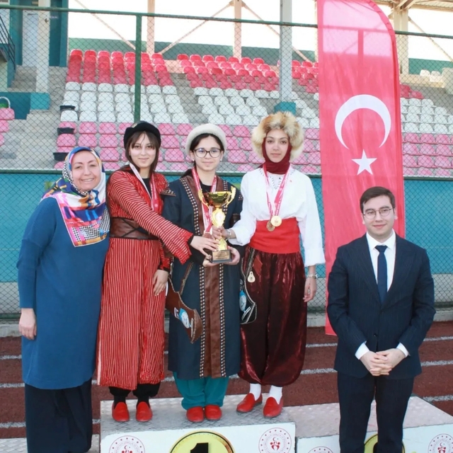 Sinop'ta öğrenciler okçulukta hünerlerini sergiledi