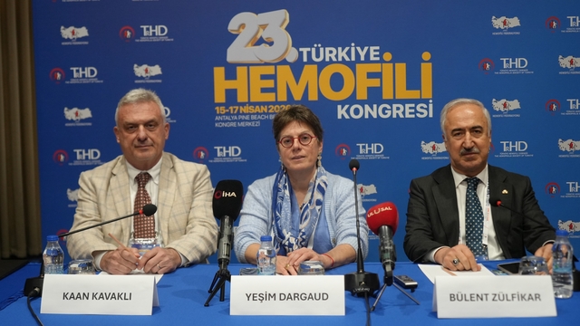 23. Türkiye Hemofili Kongresi Antalya'da başladı
Prof. Dr. Osman Bülent Zülfikar.
"Yaklaşık 30 senedir kanamanın önlenmesi, yani profilaksi dediğimiz olay üzerinde çalışılıyor. Ama geldiğimiz dönemde artık son beş senedir zirveye ulaştı"
Prof. Dr. Yeşim Dargaud:
"Son 15 yıl içerisinde hemofili konusunda tedaviler, ürünler olağanın üzerinde gelişme kaydetti"
Prof. Dr. Kaan Kavaklı:
"Deri altı tedaviler hastalarımızın ve ailelerimizin hayat kalitesini oldukça artırdı"
