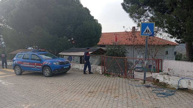 Aydın'da jandarma ekipleri okul önlerindeki güvenlik tedbirlerini arttırdı