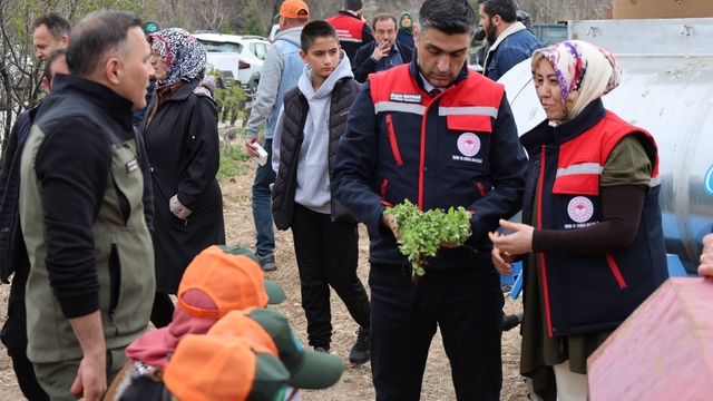 Dinar'da 'Kekik Yetiştiriciliği Projesi' devam ediyor