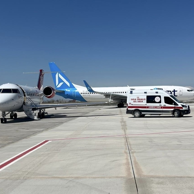 Vanlı iki çocuk için ambulans uçak havalandı