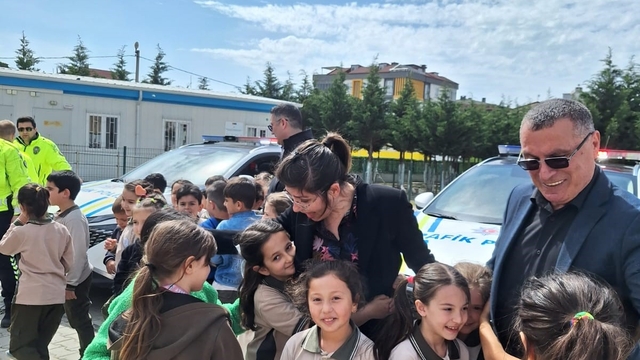 Minik öğrenciler polislik mesleğini yakından tanıdı