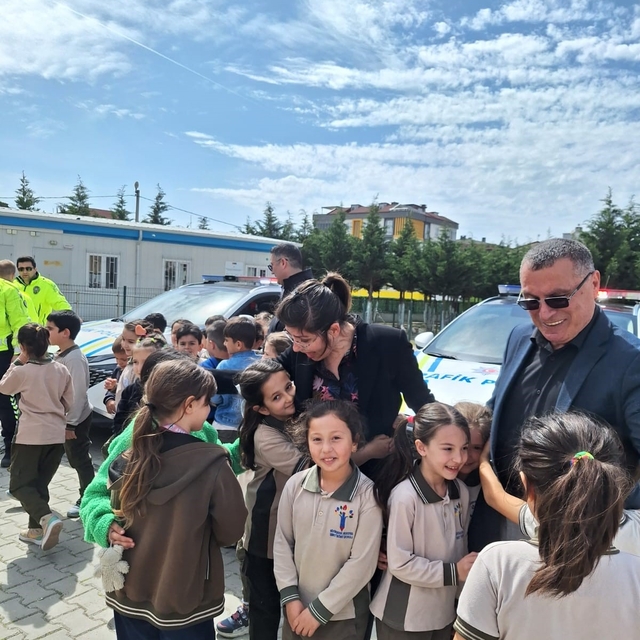 Minik öğrenciler polislik mesleğini yakından tanıdı