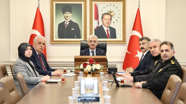 Okul güvenliği için Türkiye genelinde ortak adım
Düzce Valisi Makas güvenlik toplantısına katıldı