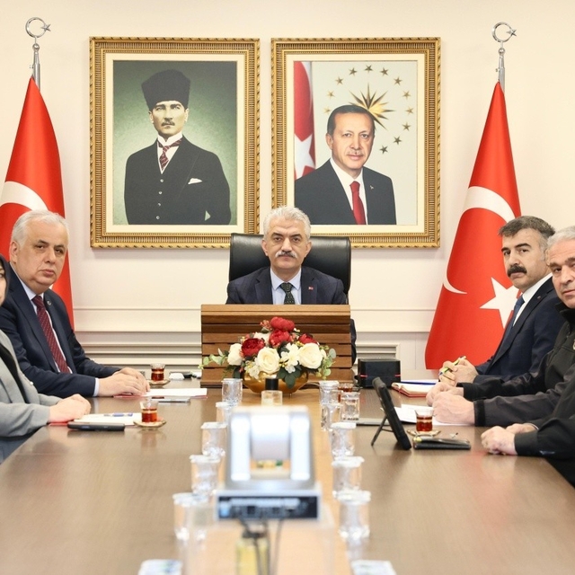 Okul güvenliği için Türkiye genelinde ortak adım
Düzce Valisi Makas güvenli...