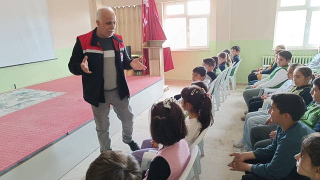 Adilcevaz'da öğrencilere gıda, hijyen ve israf bilinci eğitimi