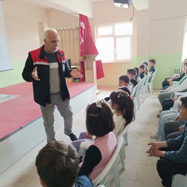 Adilcevaz'da öğrencilere gıda, hijyen ve israf bilinci eğitimi