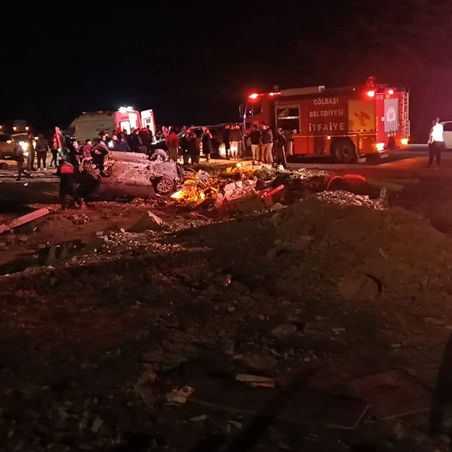 İki otomobil çarpıştı: 1'i ağır, 2 yaralı