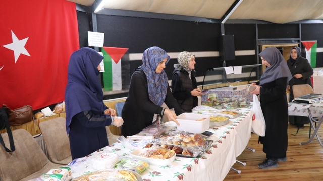 Gazze'ye umut için Oltu'da  hayır çarşısı