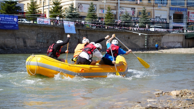 Bayburt'ta 'Üniversiteler Arası Rafting Türkiye Şampiyonası' başladı
