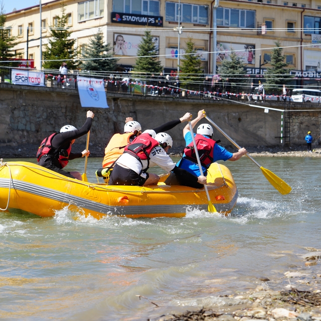 Bayburt'ta 'Üniversiteler Arası Rafting Türkiye Şampiyonası' başladı