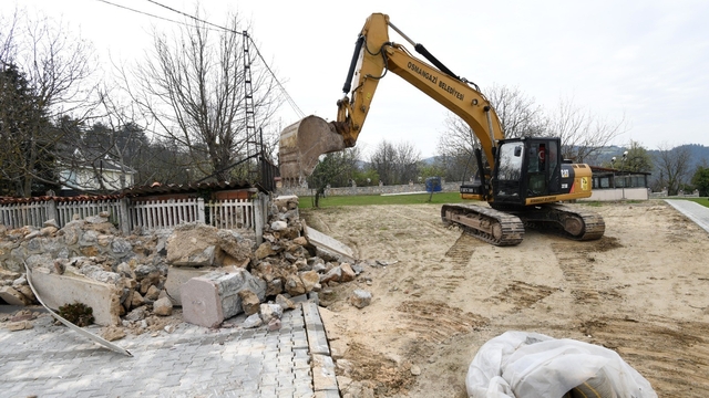Osmangazi Belediyesi'nden kaçak yapılaşmaya geçit yok
Osmangazi'de sit alanındaki kaçak yapıya anında müdahale