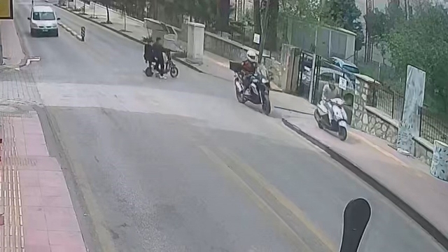 Kaldırımdan kaçtı, 500 bin liradan oldu
Polis ekiplerinin kovalamacası güvenlik kamerasına yansıdı