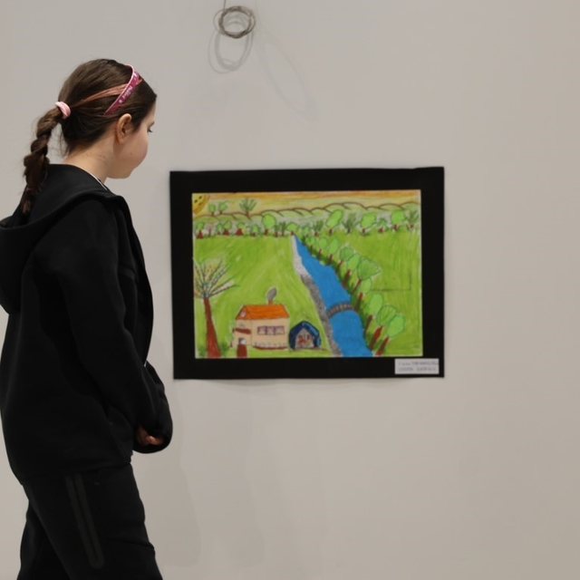 Kartepe'de öğrencilerin 23 Nisan temalı eserleri sergileniyor