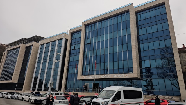 Zonguldak'ta 'okul saldırısı' şakasının sonu ev hapsi oldu
Cumhuriyet Başsavcılığı'nın talimatı ile polis sanal devriyeyi arttırdı