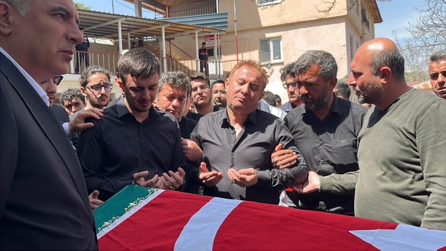 Kahramanmaraş'ta okuldaki saldırıda yaşamını yitiren öğrenciler toprağa verildi (2)