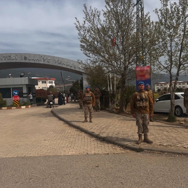 Gaziantep'te "Huzurlu Okul Önleri" uygulaması: 78 aranan şahıs yakalandı