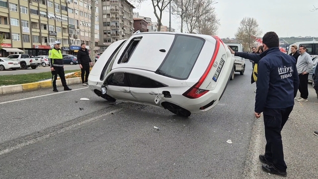 Otomobiller çarpıştı: 1 yaralı
Otomobil yolun ortasında takla attı