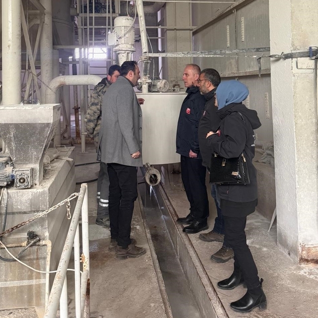 Bayburt'ta doğal taş üretim tesisinde çevre denetimi yapıldı