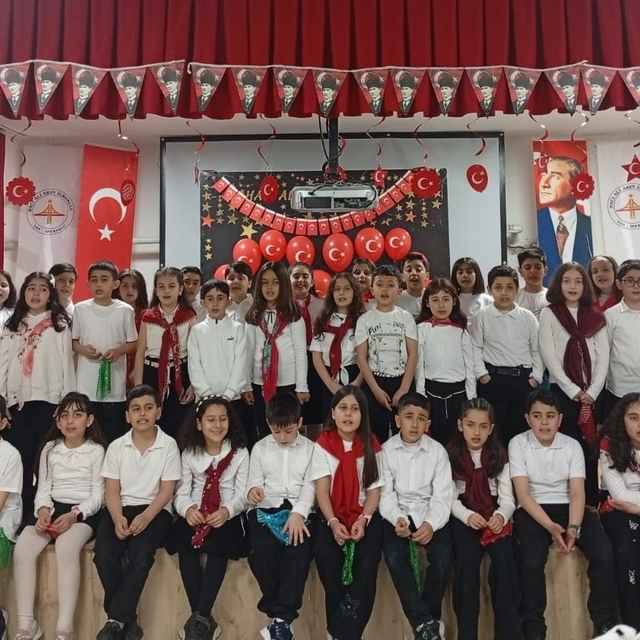 Vanlı miniklerden yürekleri ısıtan etkinlik: Konser gelirini Mehmetçik Vakf...