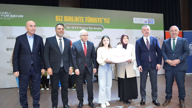 KO-MEK Darıca yıl sonu sergisi açıldı