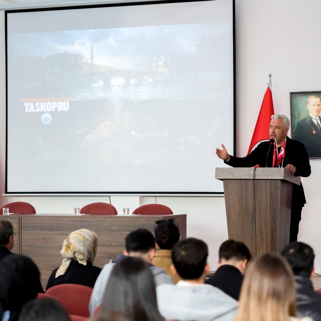 "7 Kemerli Bir Zaman Geçidi" filmi üniversite öğrencileriyle buluştu