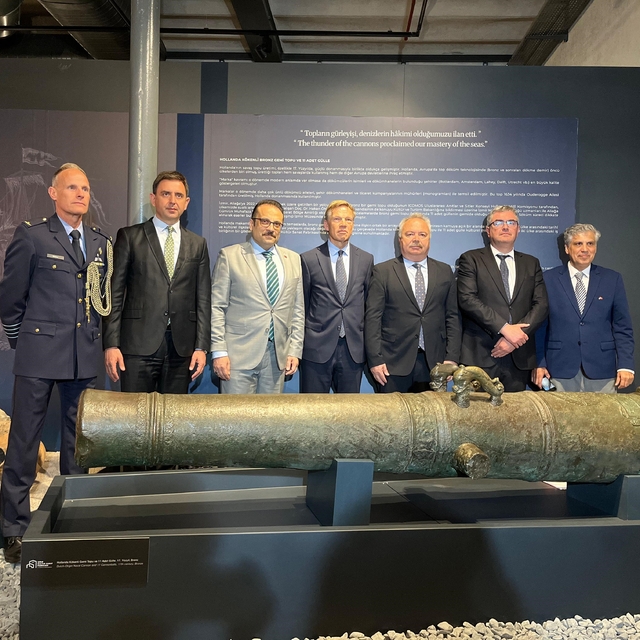 Söküme gelen gemiden 17. yüzyıla ait bronz top çıktı