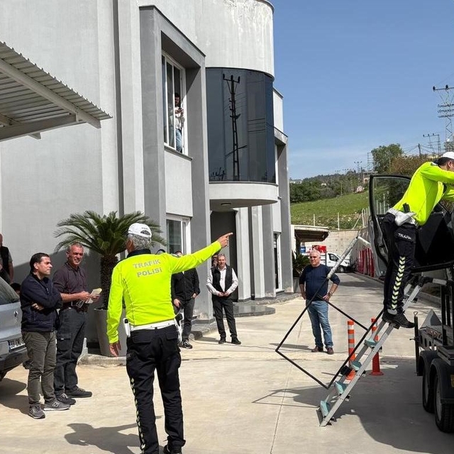 Mersin'de trafik güvenliği için sürücülere uygulamalı eğitim