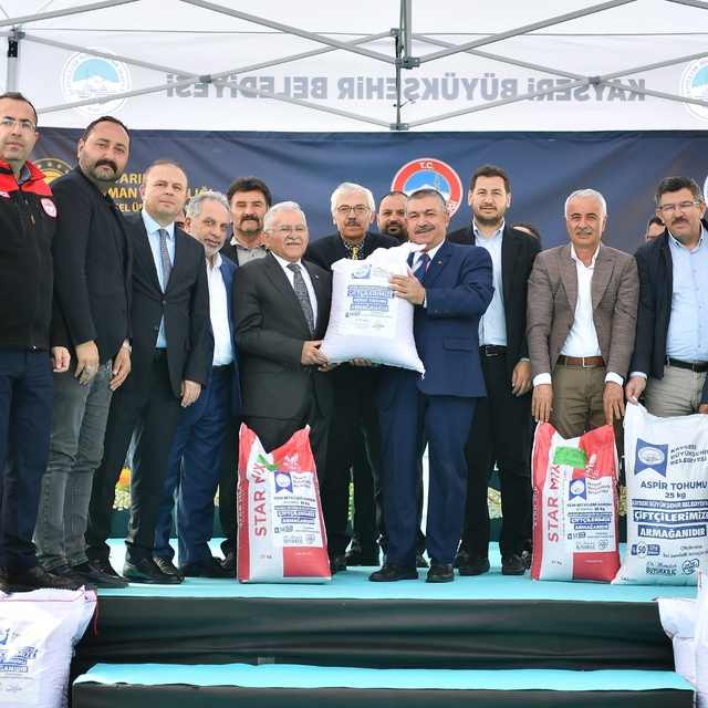 Çiftçiye 300 ton tohum dağıtıldı