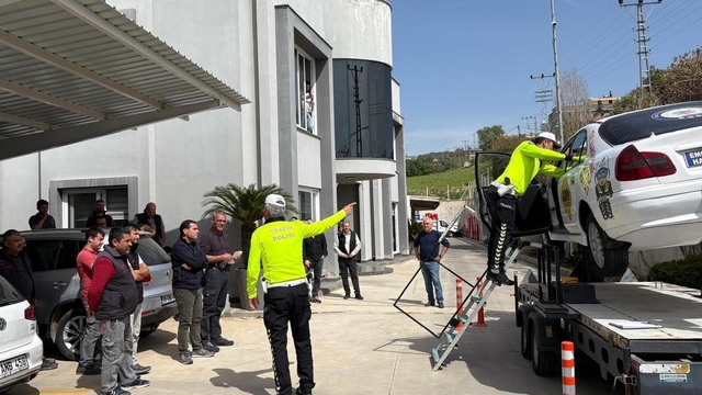 Mersin'de trafik güvenliği için sürücülere uygulamalı eğitim