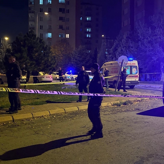 Sokak ortasında eşini öldüren sanık için ağırlaştırılmış müebbet talebi
Eşi...