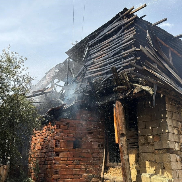 Burdur'da boş ahşap evde yangın